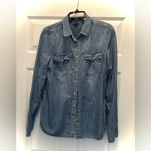 *Like New* J.Crew Woman’s Classic “Western Pearl Snap” Indigo Blue Denim Shirt - Picture 4 of 16